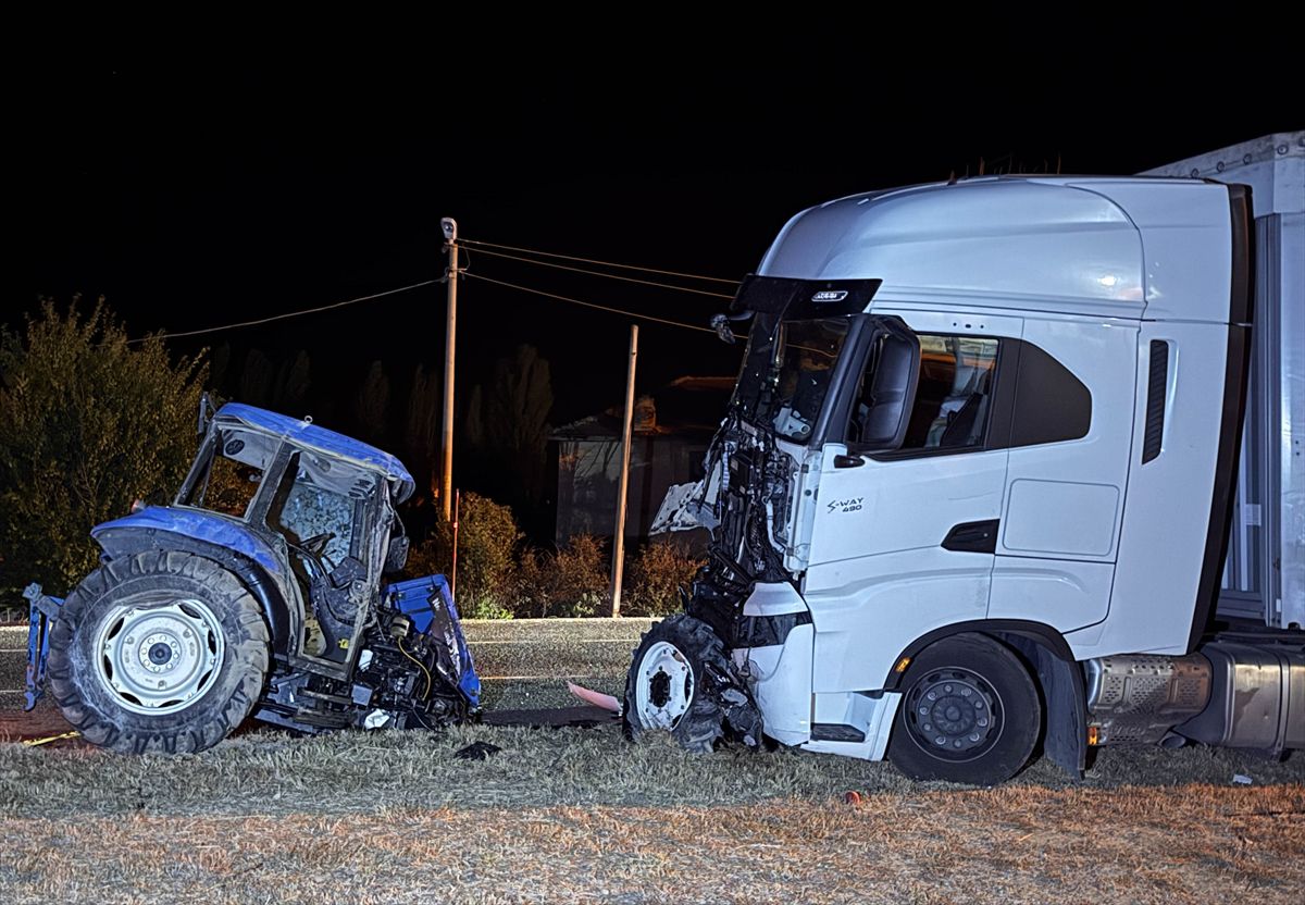 Banaz'da Tır-Traktör Çarpışması: 1 Ölü, 1 Yaralı