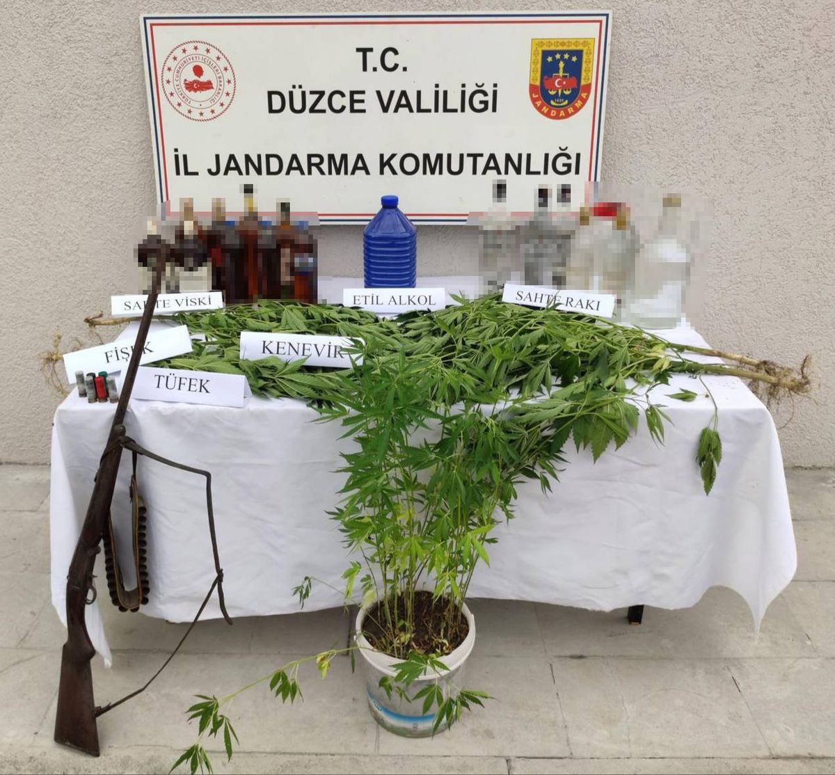 Düzce'de Narkotik Operasyonu: 2 Tutuklama, 55 Şahsa İşlem