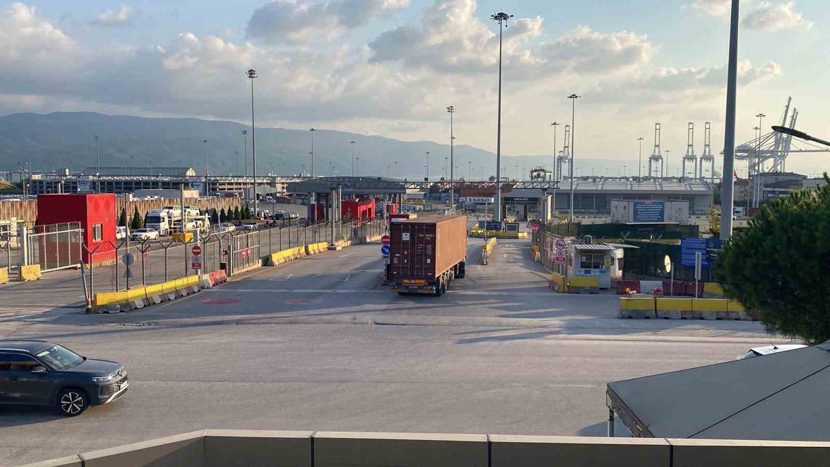 Körfez'de iş kazası: RTG operatörü yüksekten düştü