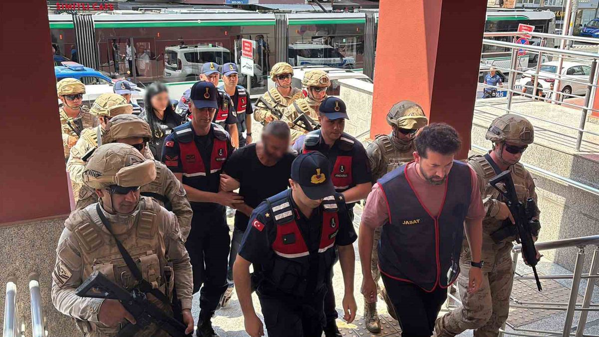 Firari Suç Örgütü Üyesi Yunanistan'a Kaçarken Yakalandı