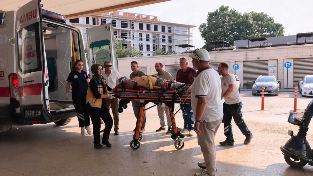 İnegöl'de Traktör Uçuruma Yuvarlandı: 1 Ağır Yaralı