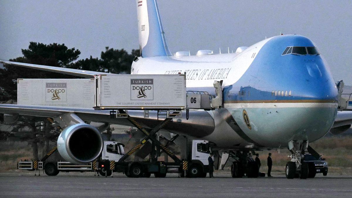 Trump'ın NATO Zirvesi Dönüşünde Gizli Uçak Değişikliği: İran Tehdidi İddiası