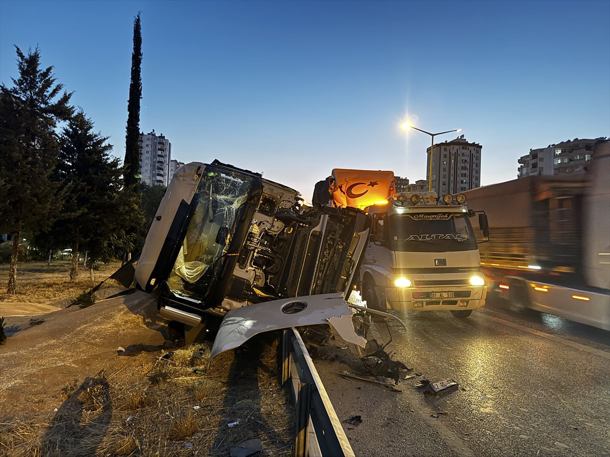Adana'da Zincirleme Trafik Kazası: 3 Yaralı