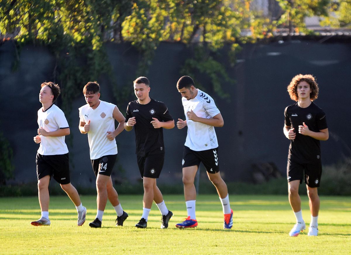 Altay’da 17 Futbolcu Antrenmanlara Çıkmıyor