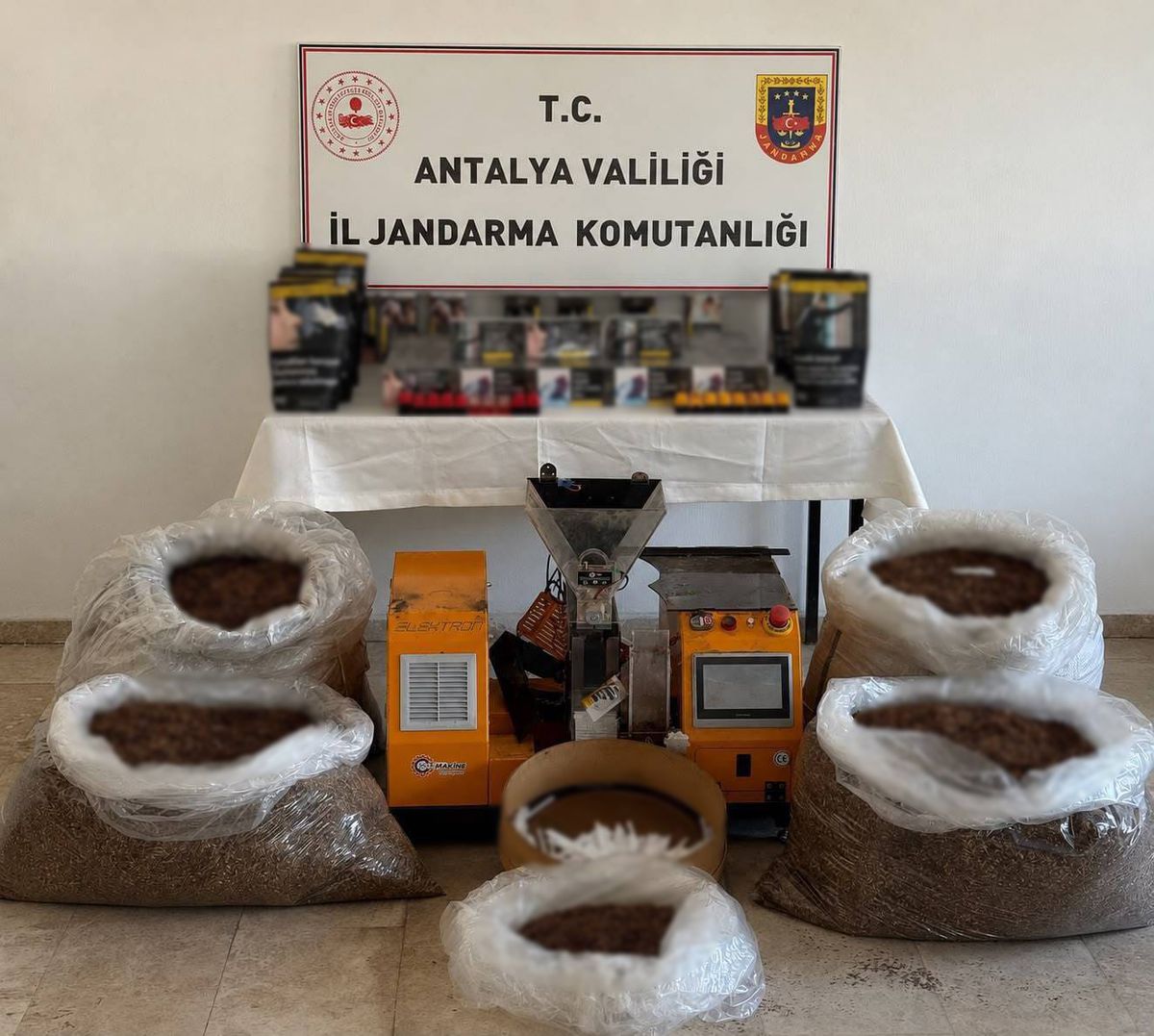 Döşemealtı'nda Kaçak Tütün Operasyonu