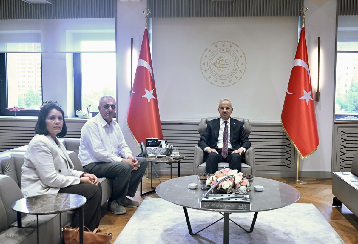 Bakan Uraloğlu, Kahramanmaraş'ta öldürülen öğrencinin ailesini kabul etti