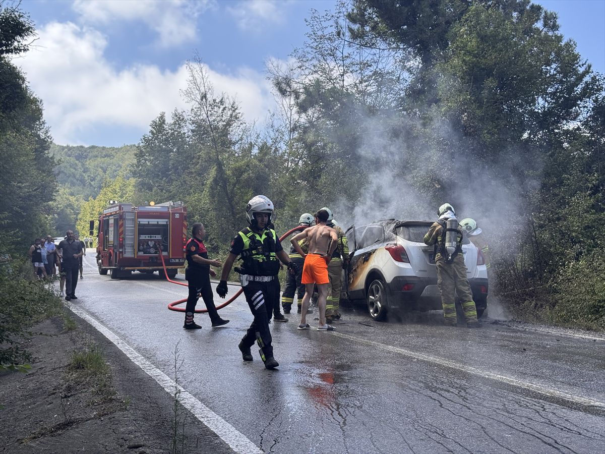 Bartın'da seyir halindeki otomobilde çıkan yangın söndürüldü