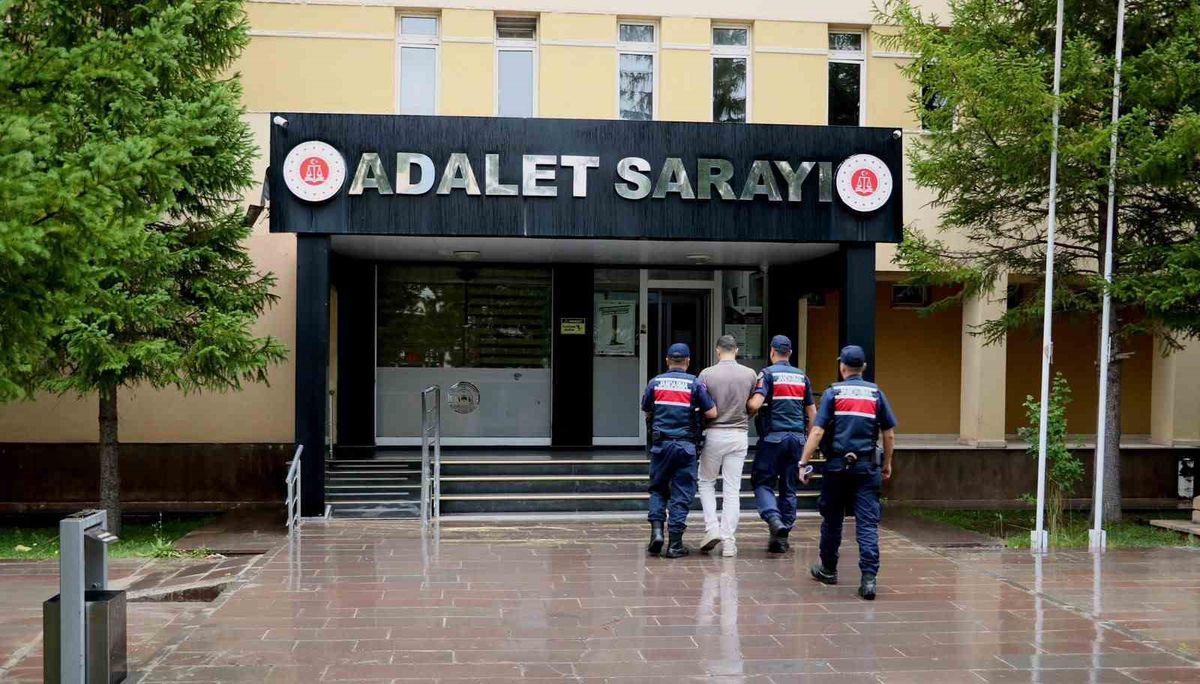 Bayburt'ta firari hükümlü kardeşinin kimliğiyle yakalandı