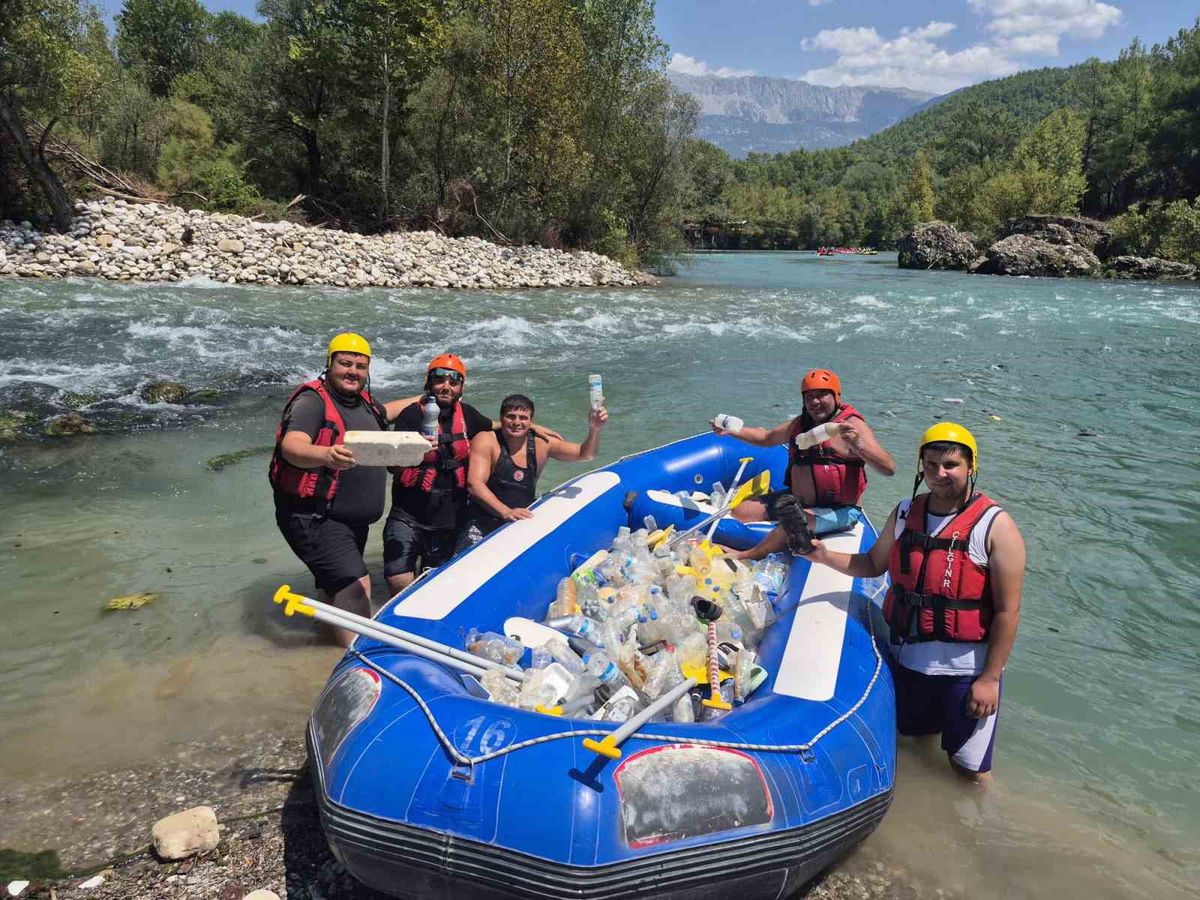 Rafting Rehberlerinden Beşkonak'a Örnek Temizlik