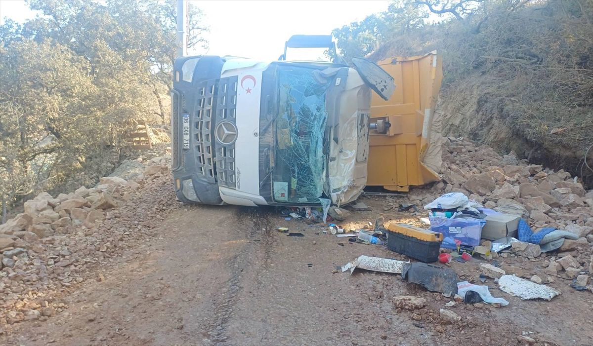 Bozüyük’te kamyon çarpıştı: 2 yaralı