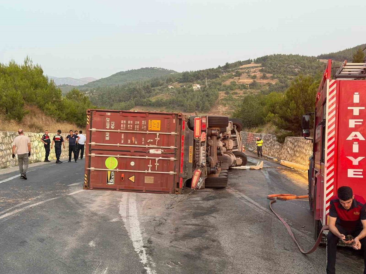 Bilecik'te Tır Çarpışması: 1 Yaralı