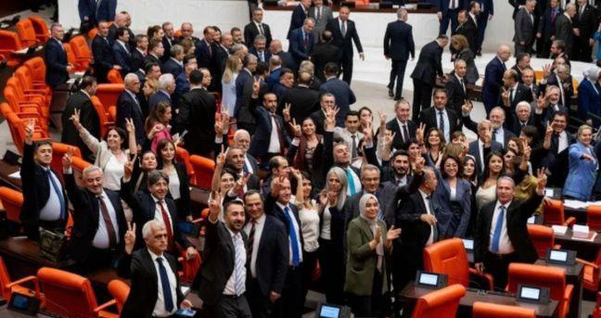 ÇERÇEVE YASA OYLAMASI (İSİM LİSTESİ) Çerçeve yasa oylamasında kim “evet”, kim “hayır” dedi?