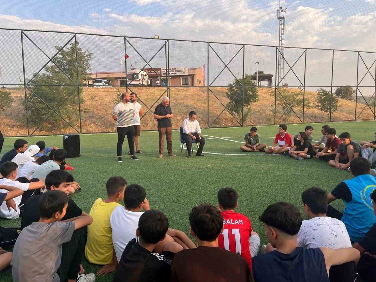 Dicle Kaymakamı Atış, Selahaddin Eyyubi Gençlik Kampı’nda Gençlerle Buluştu