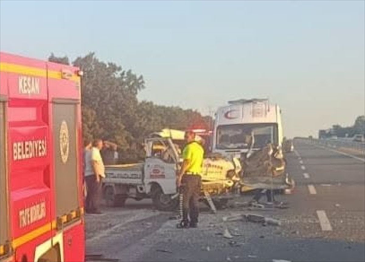 Keşan'da Feci Kaza: Kamyonete Kamyon Çarptı, Sürücü Öldü