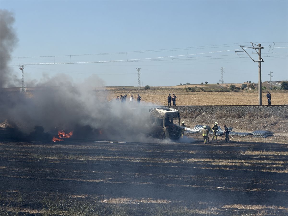 Edirne'de TIR Yangını Söndürüldü