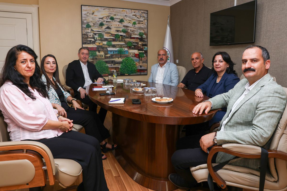 Eğitim Sen'den DEM Parti'ye ziyaret: Demokratik Eğitim Kurultayı'na davet