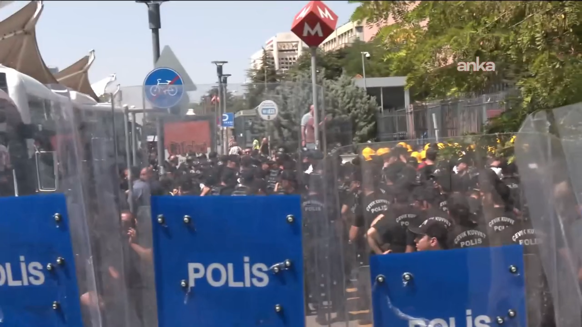 Maden işçilerine yürüyüş izni yok: 5 saat sonra gözaltı