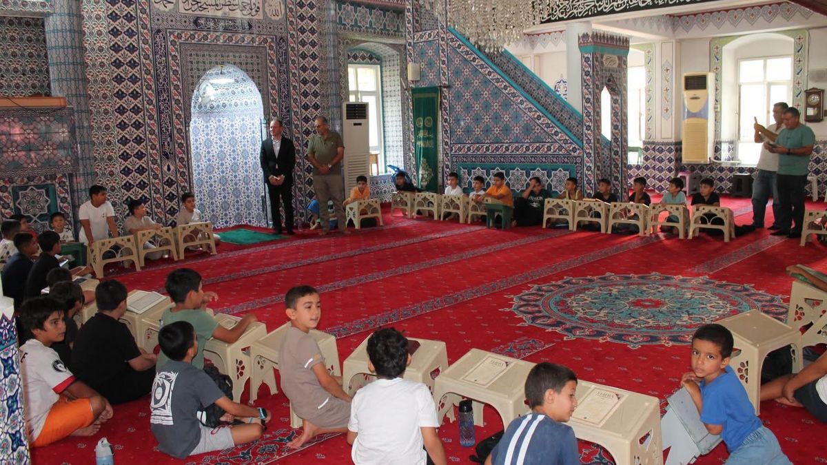 Kaymakam Akpınar'dan Erzin Merkez Camii Kur'an Kursu Ziyareti