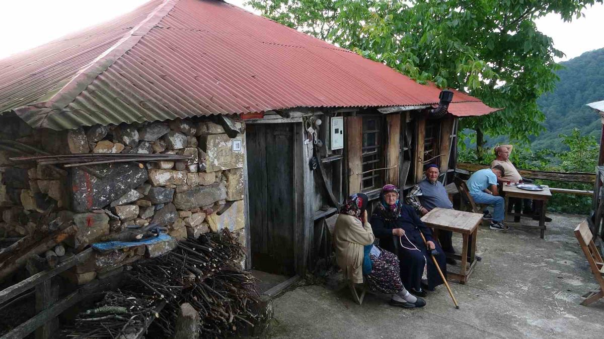 Giresun'da 70 Yıllık Taş Kahvehanenin Sembolü Osman Koyun Vefat Etti