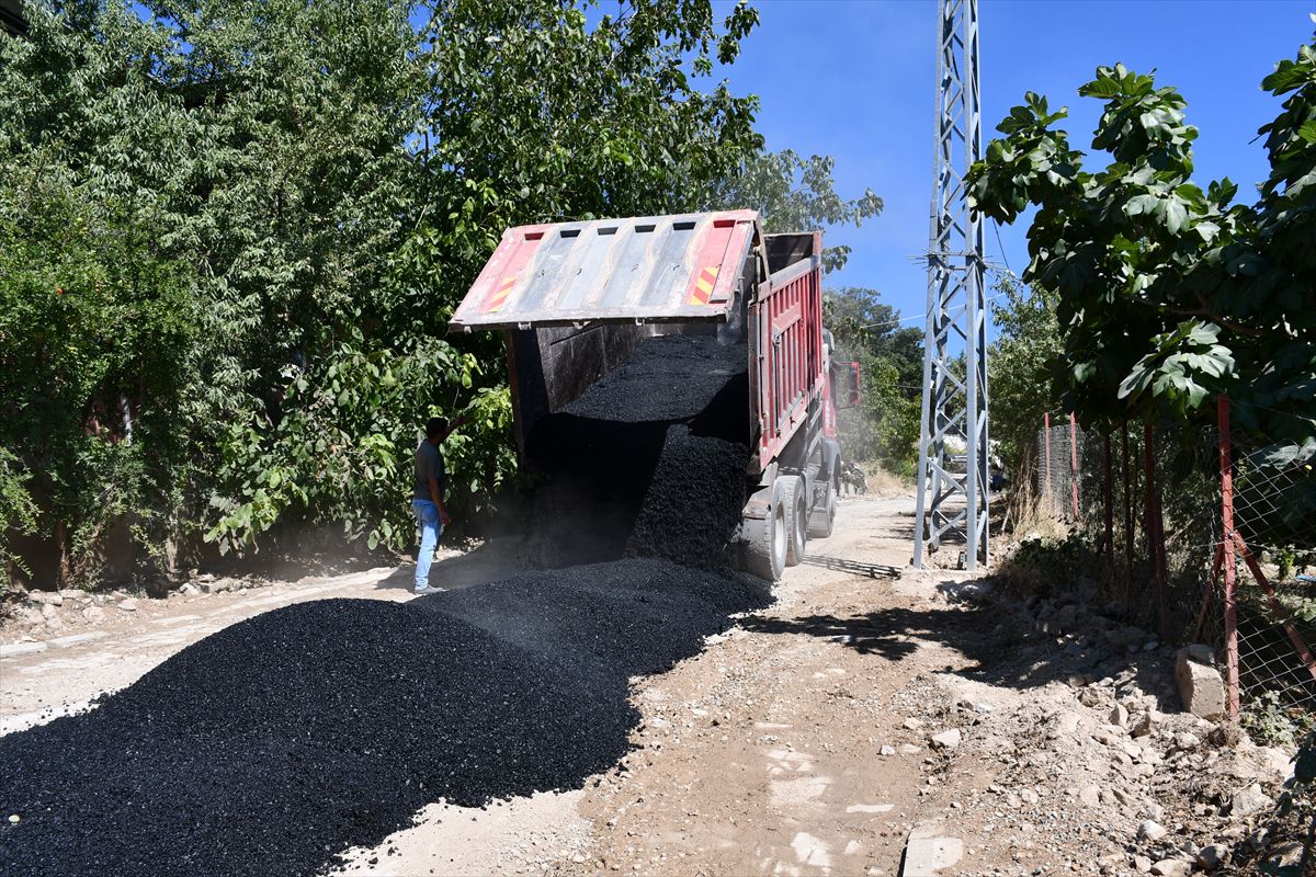 Gülnar'da Altyapısı Tamamlanan Yollar Asfaltlanıyor