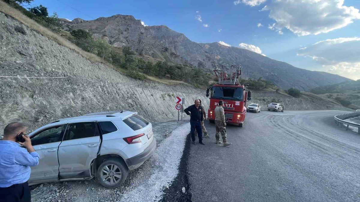 Hakkari-Van yolunda kaza: 3 yaralı