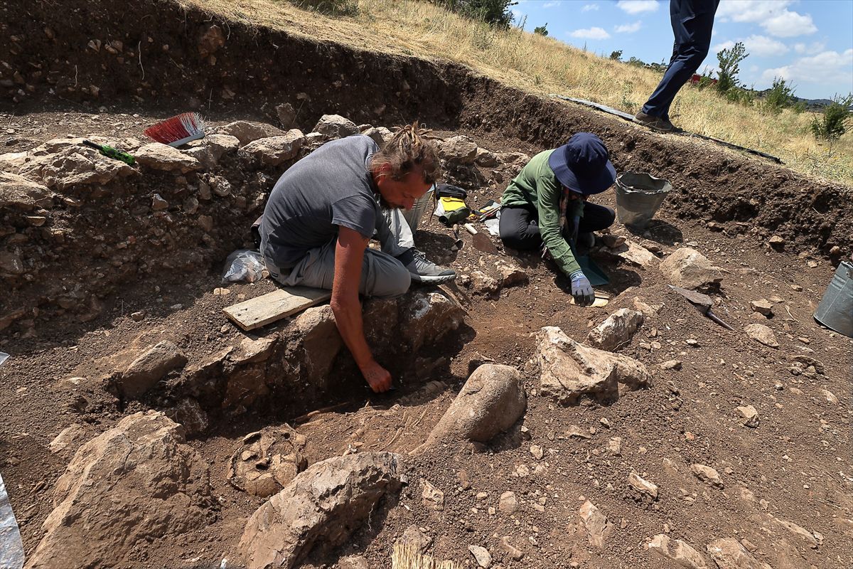 Hattuşa'da 2.300 Yıllık Mezarlar Bulundu