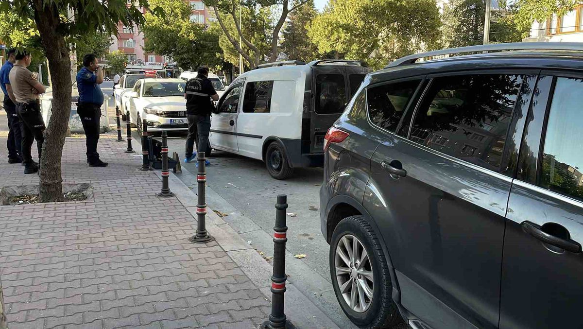 Konya'da bıçaklı dehşet: Husumetli şahıs sokak ortasında öldürdü, o anlar kamerada