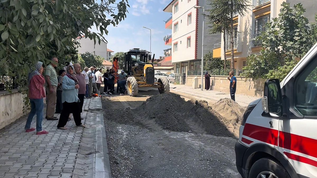 Malatya'da Belediye İşçisi İş Makinesinin Altında Kalarak Hayatını Kaybetti
