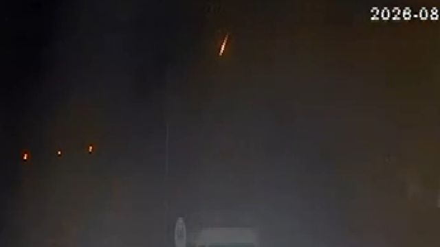 istanbul da gok tasinin dusme ani kamerada 3 20135143 o