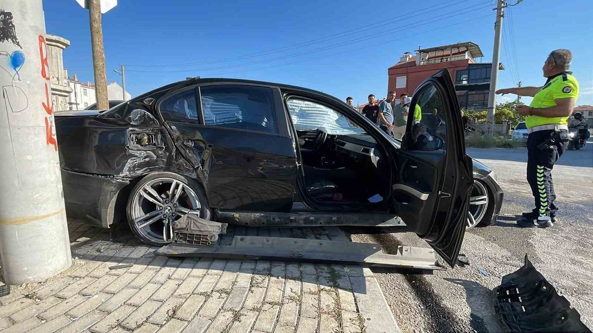 Karaman'da kavşakta çarpışma: 5 yaralı