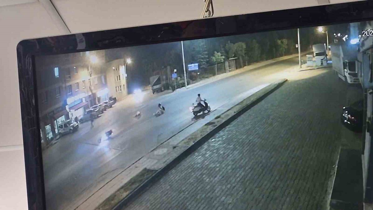 Eskişehir'de Motosiklet Yayaya Çarptı: Kaza Anı Kamerada