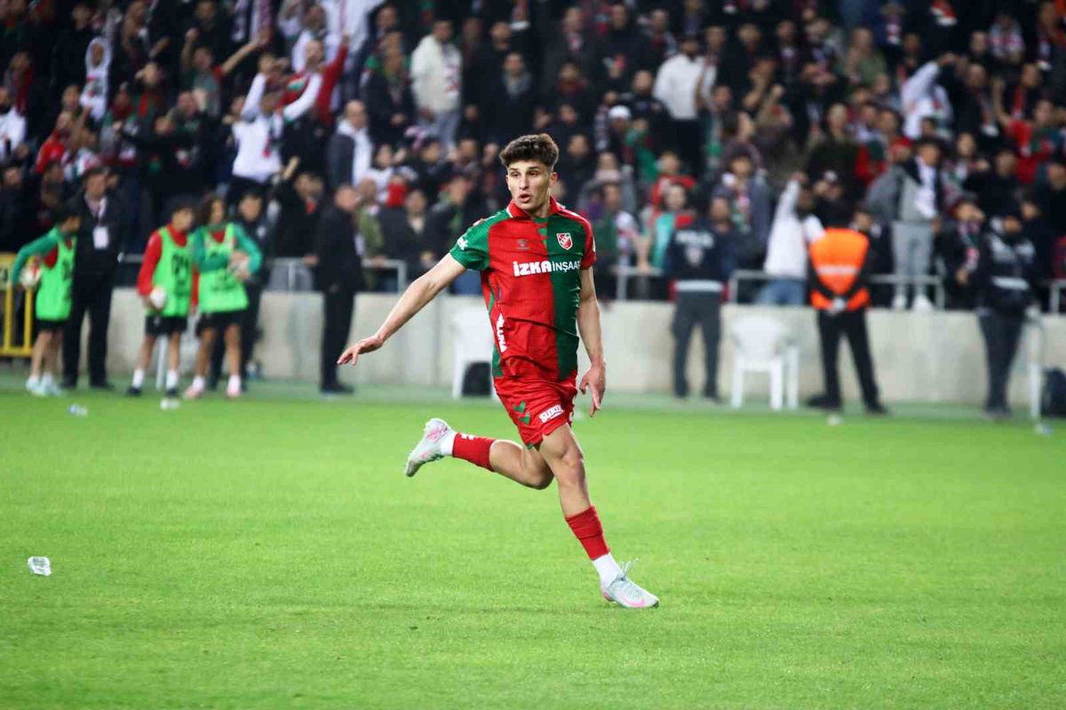 Karşıyaka'da 3 oyuncuya transfer izni