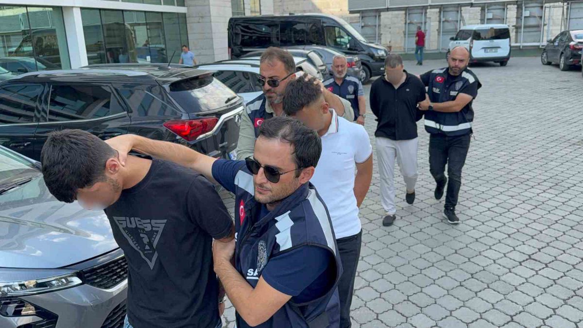 Kırtasiye sahibine tekme ve tokatlı saldırı: 3 şüpheli adliyede