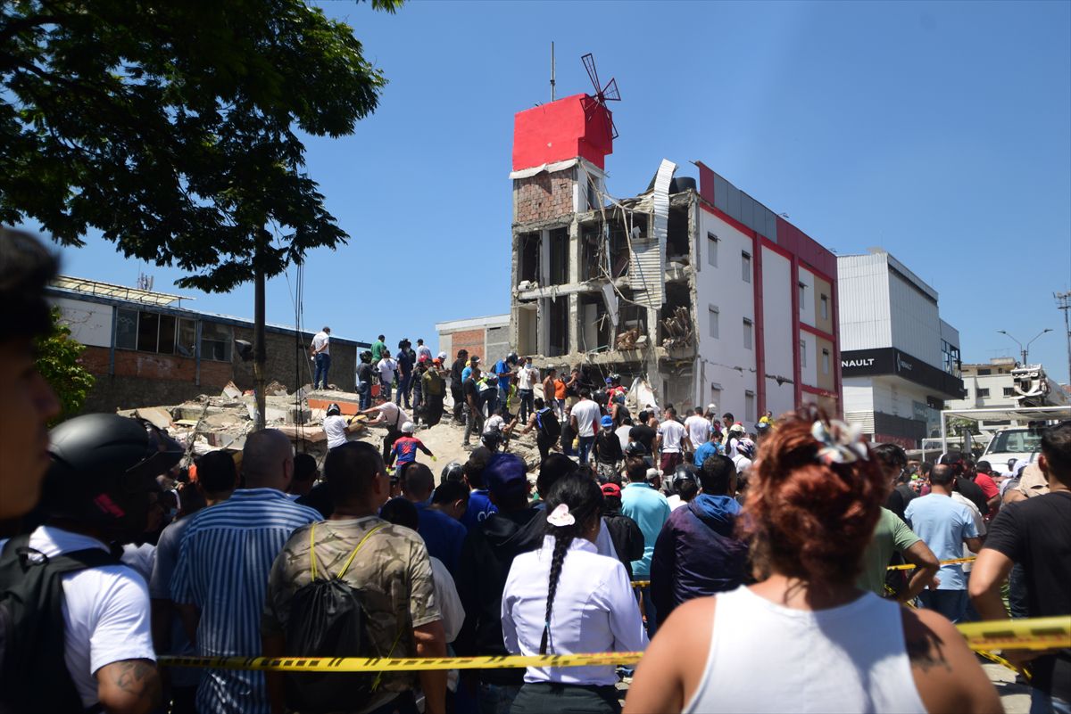 Kolombiya'da 7,4'lük Deprem: 132 Can Kaybı