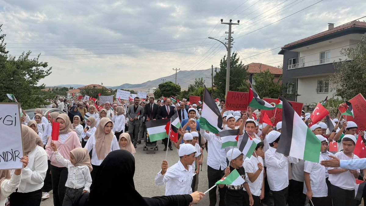 940 Öğrenciden Gazze'ye Destek Yürüyüşü