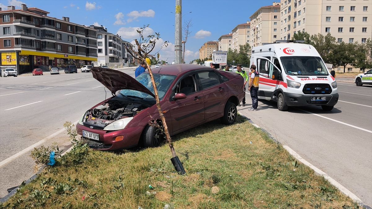 Kütahya'da otomobil kazası: 2 yaralı