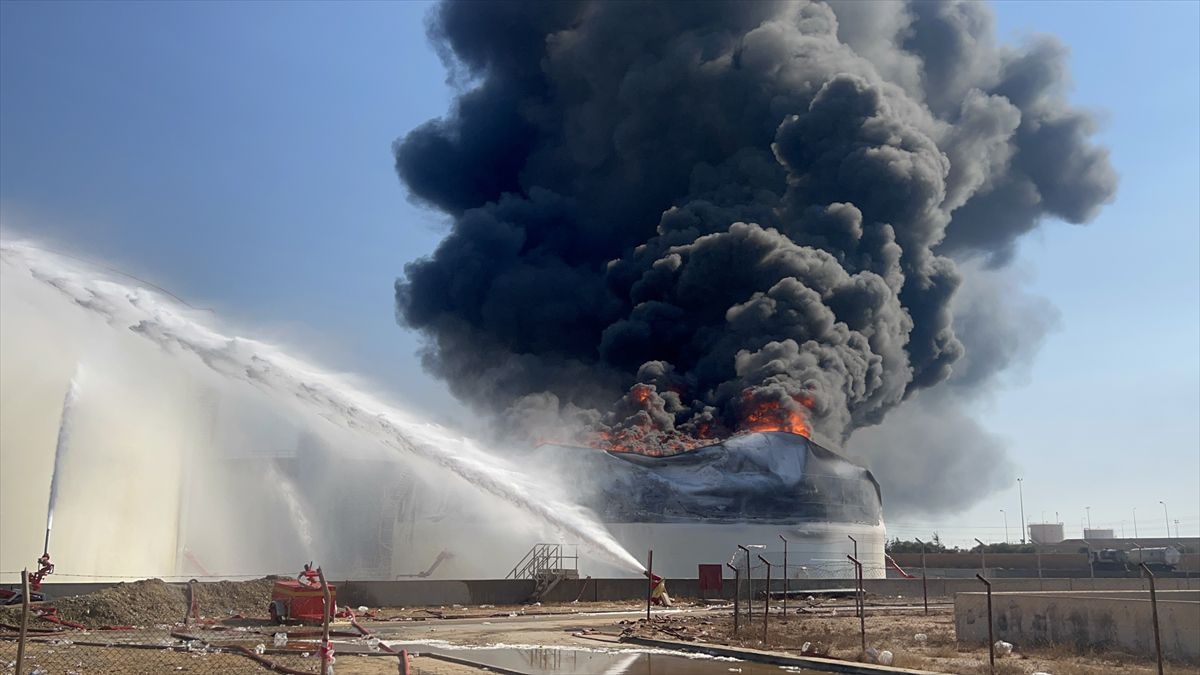 Zaviye'de İHA Saldırısı: Petrol Tankı Yangını Sürüyor