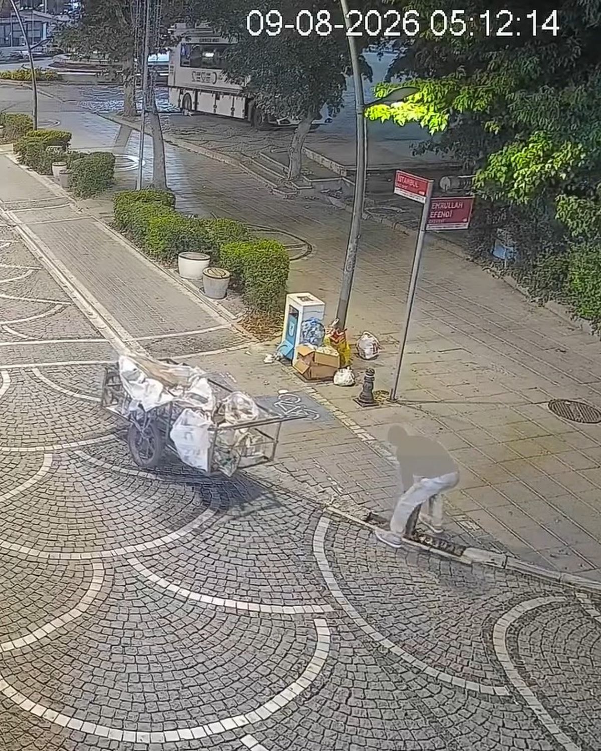 Lüleburgaz'da Yağmur Suyu Mazgallarını Çalan Şüpheli Kamerada
