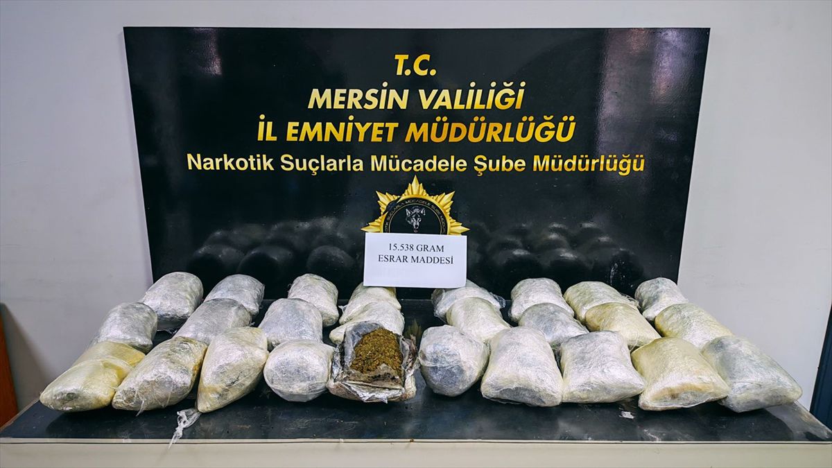 Toroslar'da Minibüste 15 Kilo Esrar, 2 Tutuklama