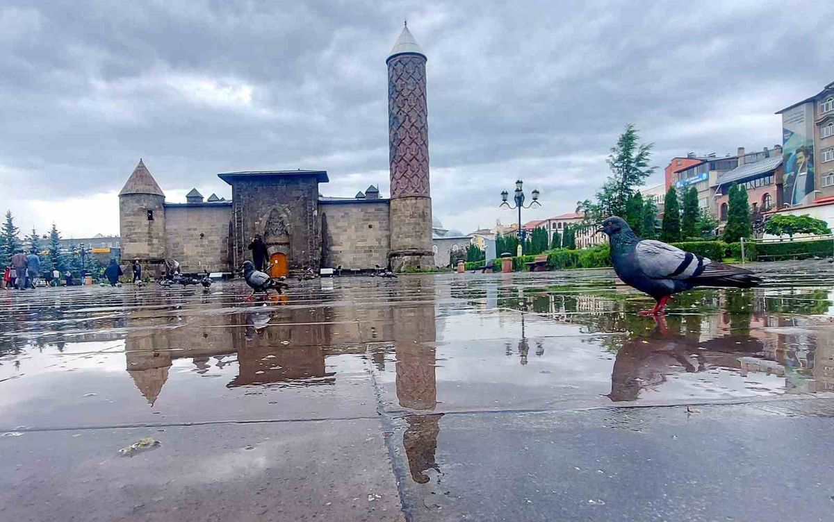 Erzurum ve Ardahan için kuvvetli sağanak uyarısı