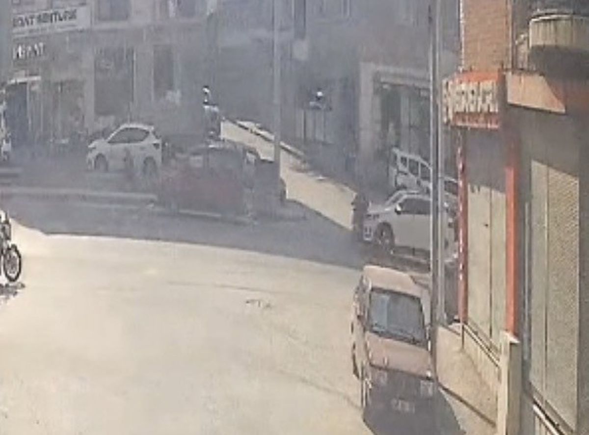 Eskişehir'de motosiklet-otomobil çarpışması: 2 yaralı