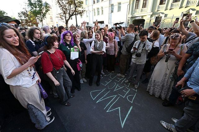 Hundreds gather in support of Yabloko