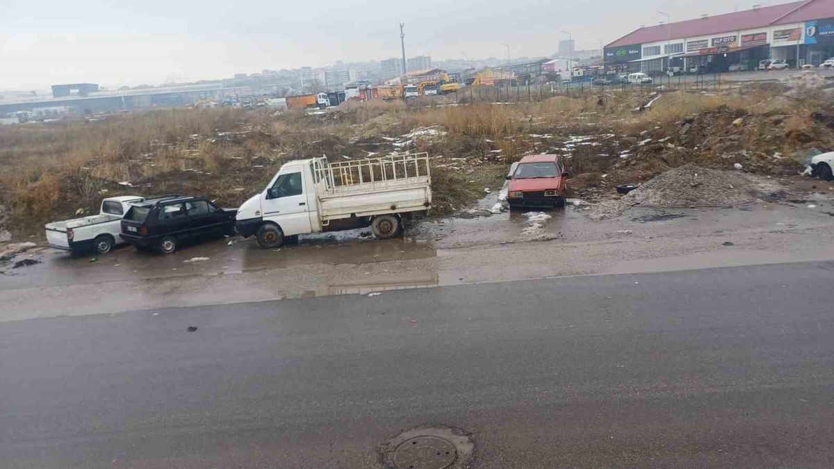 Sivas'ta Atıl Araçlar Sanayi Sitelerinden Kaldırılıyor