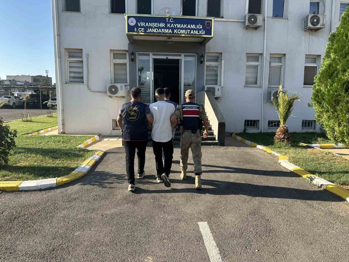 Uyuşturucu suçundan 15 yıl 6 ay kesinleşmiş cezası olan hükümlü Viranşehir'de yakalandı