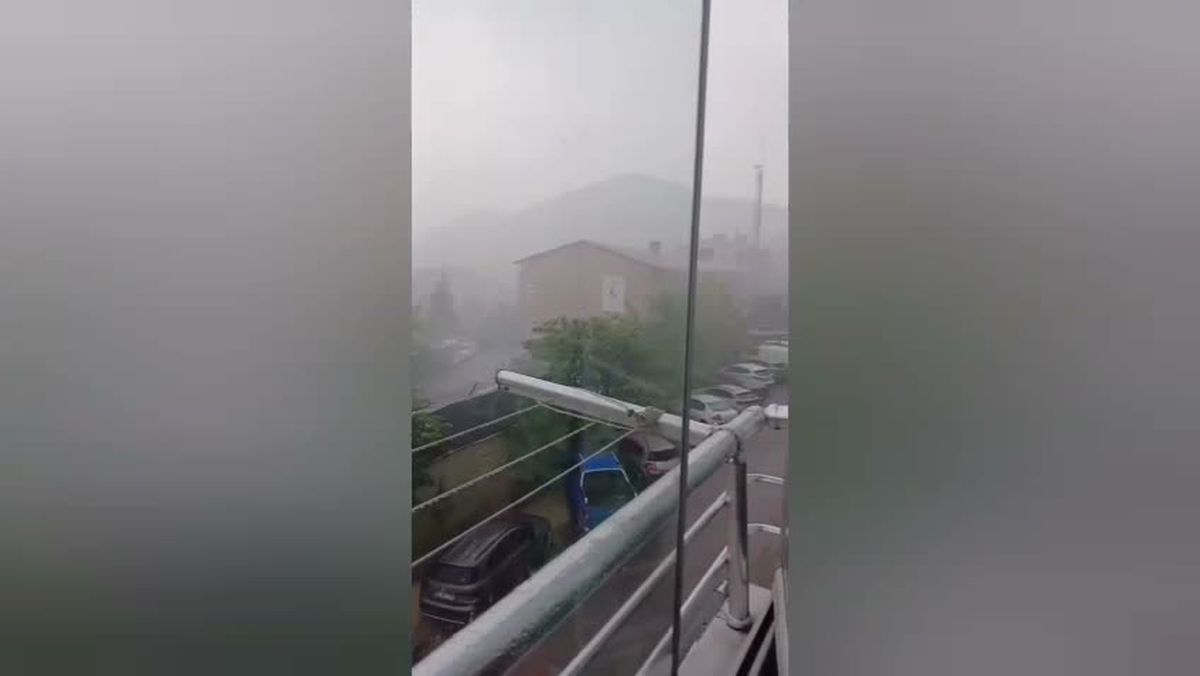 Şavşat'ta Şiddetli Sağanak Sele Dönüştü, Yol Ulaşıma Kapandı