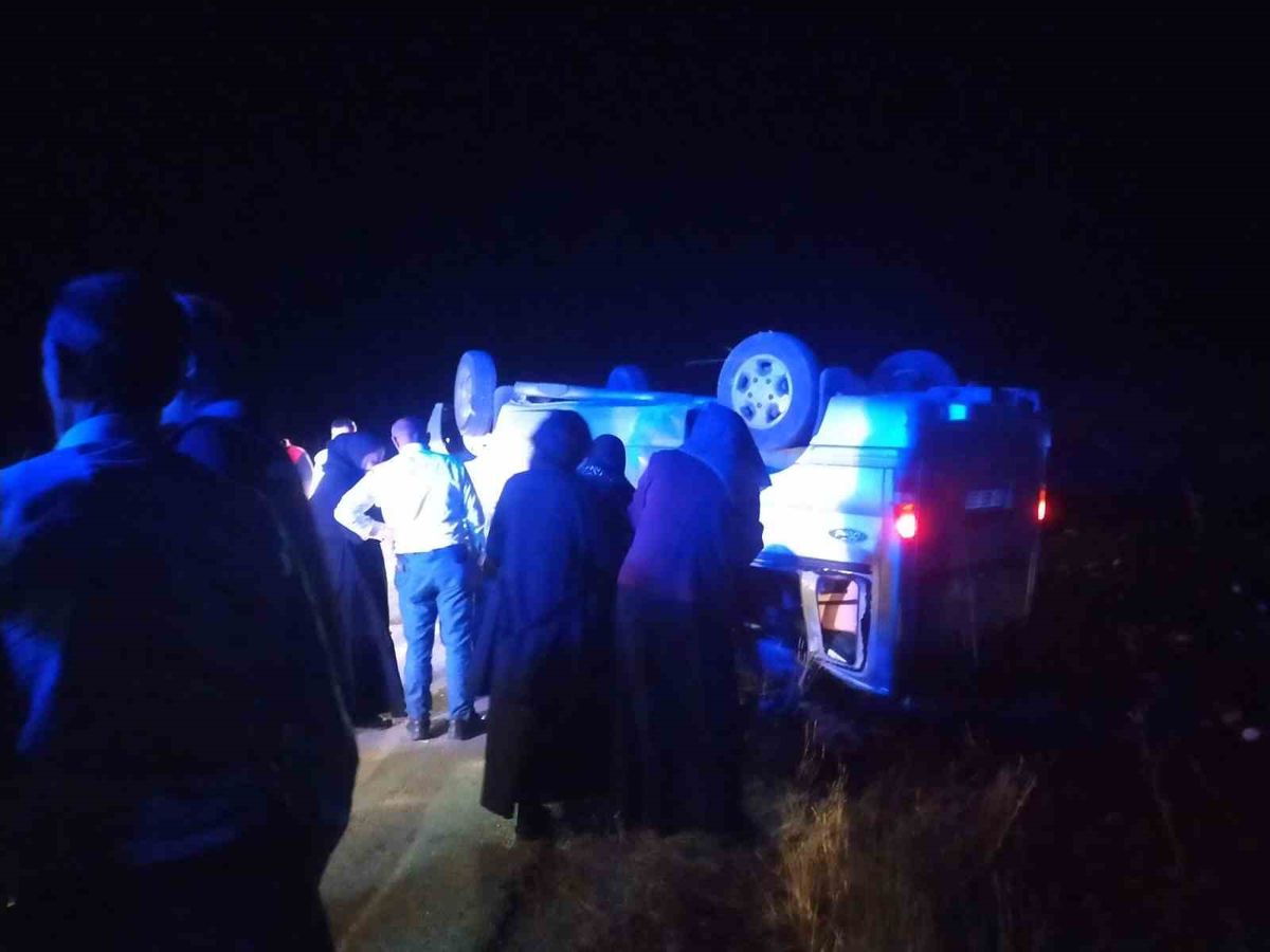 Sivas'ta Minibüs Devrildi: 7 Yaralı