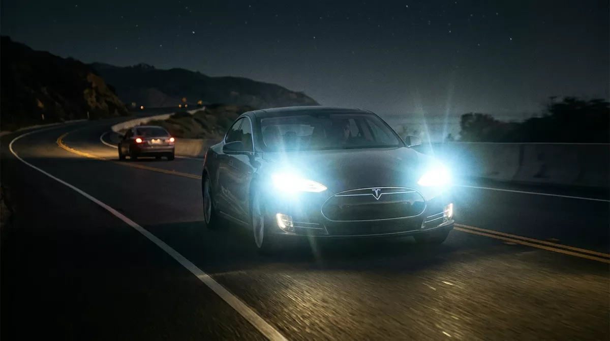 Tesla'dan 20 bin aracı etkileyen geri çağırma: Far sorunu