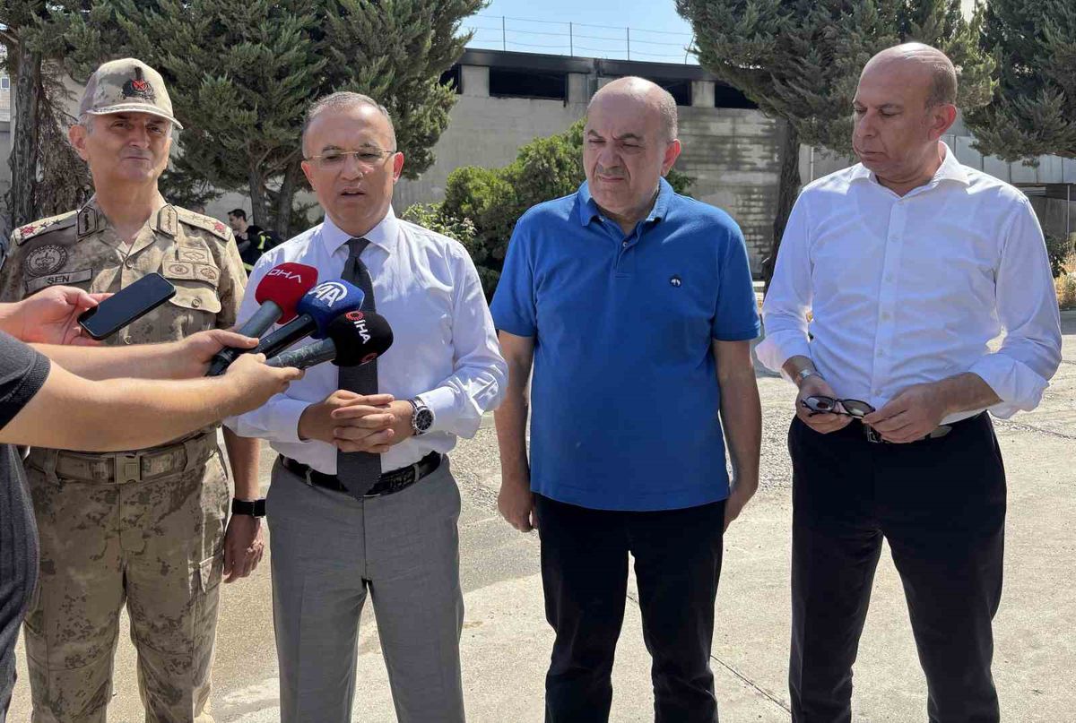 Gaziantep'te tekstil fabrikasında yangın: Kontrol altına alındı
