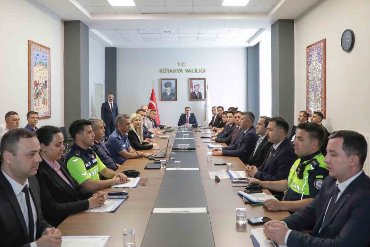 Kütahya'da Güvenlik ve Asayiş Toplantısı Yapıldı