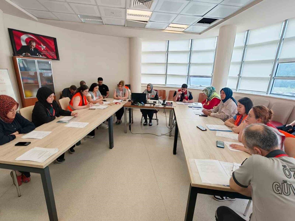 Yığılca Devlet Hastanesi'nde Afet Tatbikatı Gerçekleştirildi